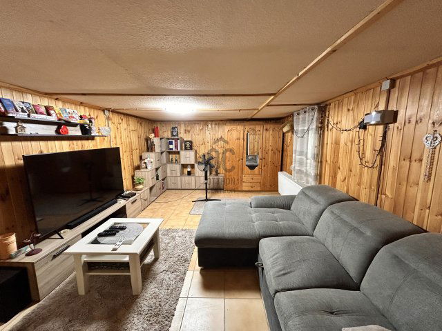 Eladó családi ház, Csemőn 13.9 M Ft, 2 szobás