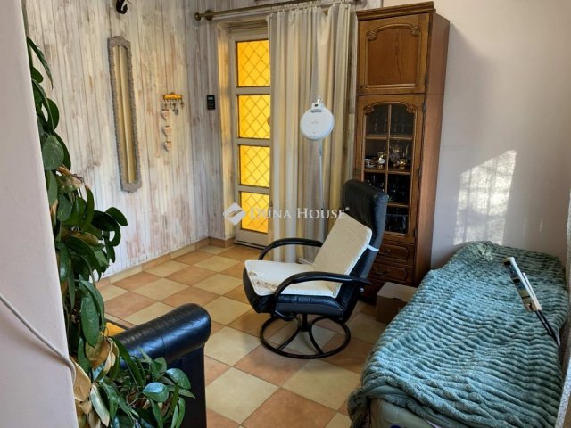 Eladó családi ház, Ercsiben 62.5 M Ft, 2 szobás