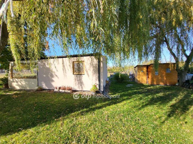 Eladó családi ház, Látrányon 37.9 M Ft, 1 szobás