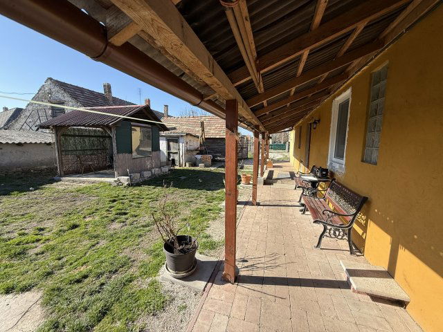 Eladó családi ház, Csákberényben 37.2 M Ft, 2 szobás