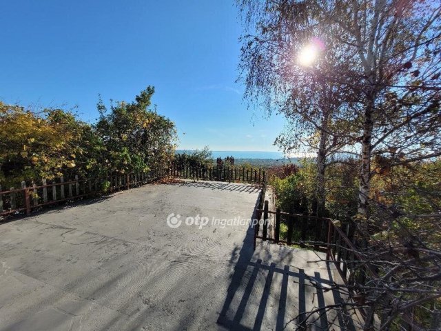 Eladó családi ház, Balatonalmádiban 158 M Ft, 3+2 szobás