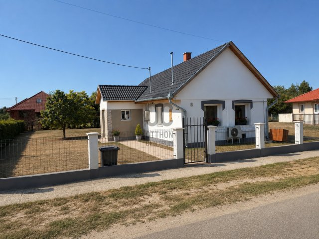 Eladó családi ház, Abonyban 44.99 M Ft, 3 szobás