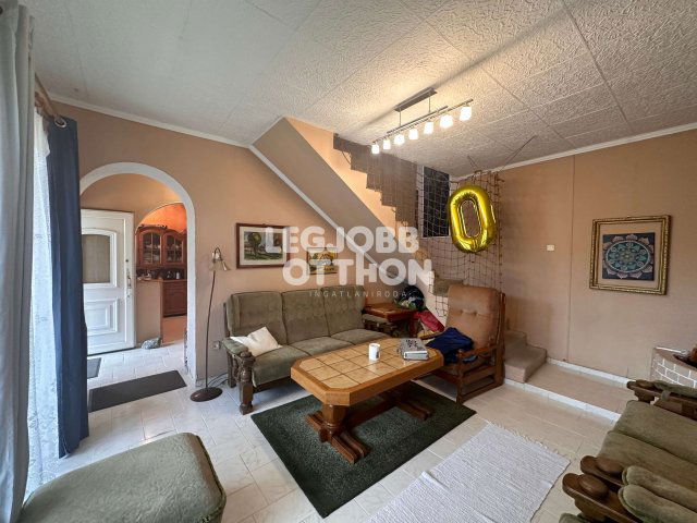 Eladó családi ház, Cegléden 70 M Ft, 6 szobás