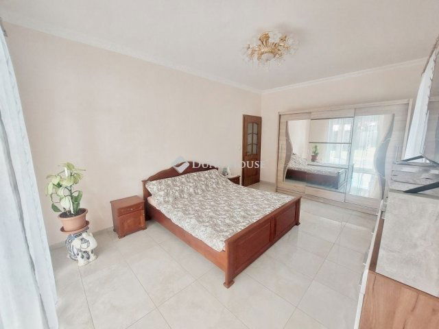 Eladó családi ház, Dunakeszin 250 M Ft, 4 szobás