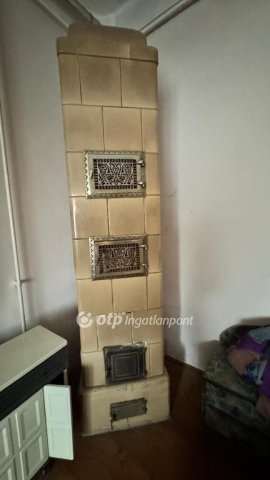 Eladó családi ház, Pápán 36.9 M Ft, 2 szobás