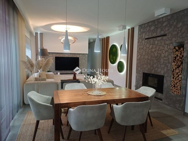 Eladó családi ház, Szigetszentmiklóson 280 M Ft, 4 szobás