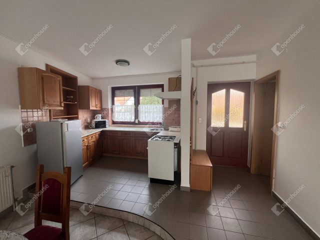 Kiadó ikerház, albérlet, Hegykőn 250 E Ft / hó, 3 szobás