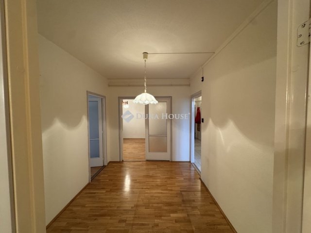 Eladó panellakás, Budaörsön 88.9 M Ft, 1 szobás