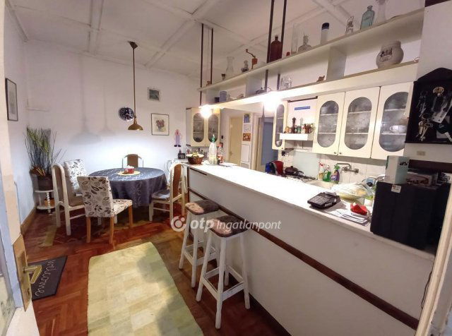 Eladó családi ház, Csongrádon 75 M Ft, 6 szobás