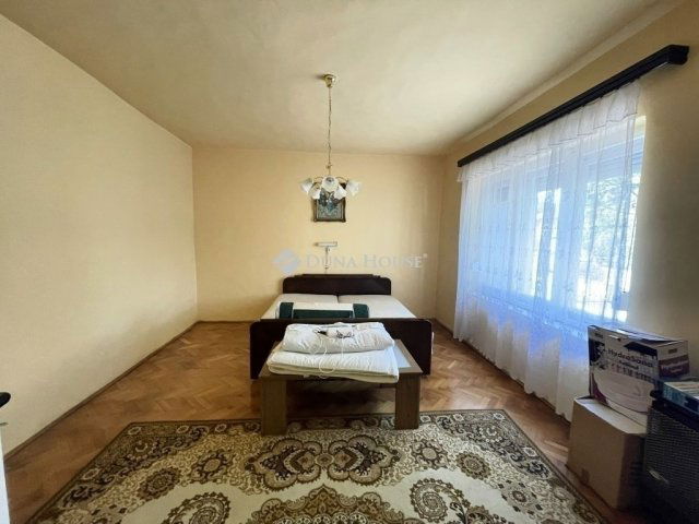 Eladó családi ház, Szegeden 73.5 M Ft, 4 szobás