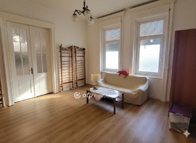 Eladó családi ház, Katymáron 49.9 M Ft, 7 szobás