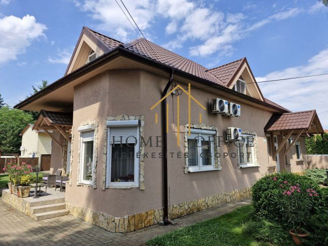 Eladó családi ház, Debrecenben 185 M Ft, 10 szobás