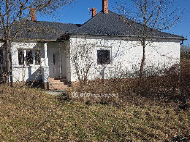 Eladó családi ház, Kispiriten 26.9 M Ft, 4 szobás