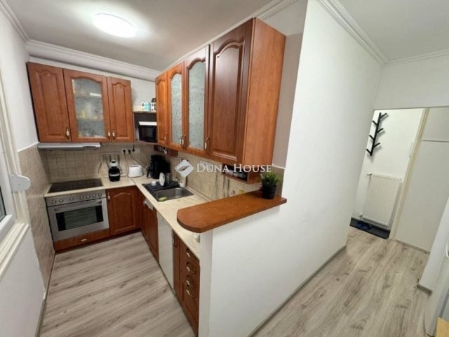 Eladó téglalakás, Budapesten, XIV. kerületben 75 M Ft, 2 szobás