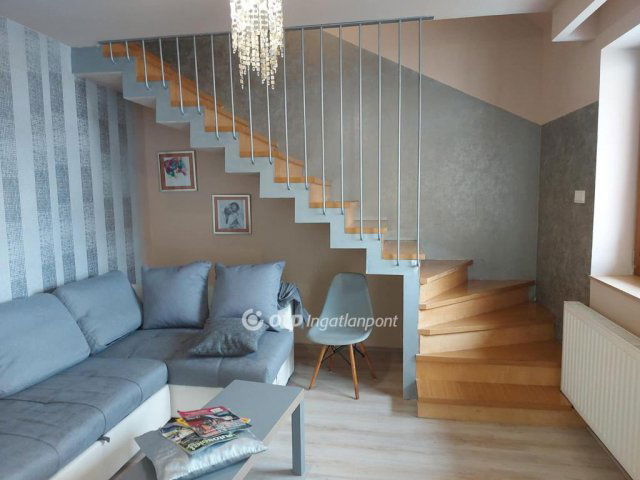 Eladó téglalakás, Pécsett 82 M Ft, 3 szobás