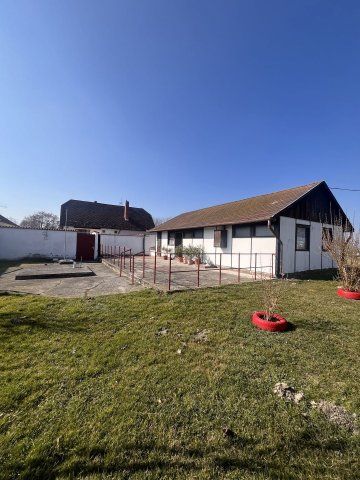 Eladó családi ház, Halászin 99.9 M Ft, 4 szobás