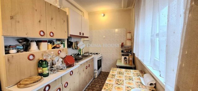 Eladó panellakás, Kecskeméten 46.5 M Ft, 3 szobás