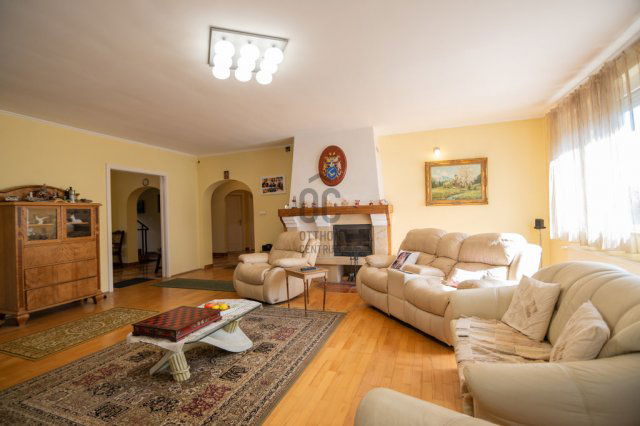 Eladó családi ház, Pécelen 349 M Ft, 6 szobás