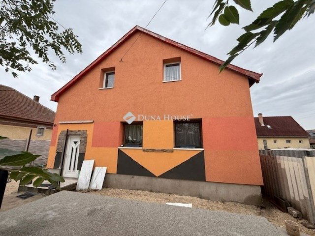 Eladó családi ház, Ócsán 59.9 M Ft, 6 szobás