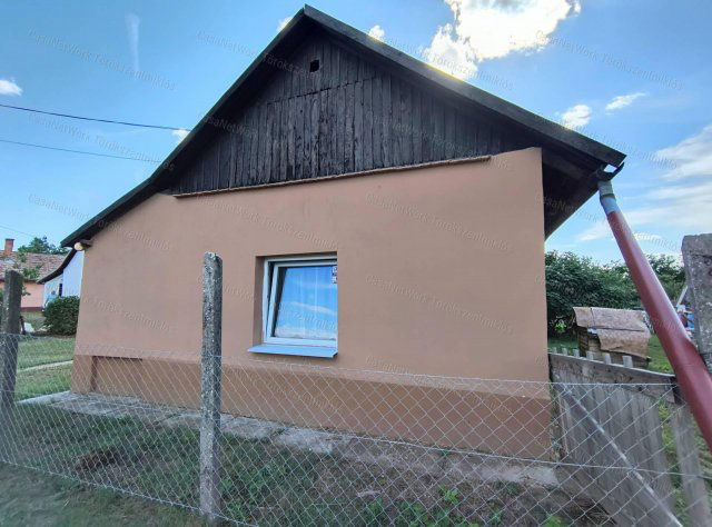 Eladó családi ház, Tiszaroffon 5.9 M Ft, 2 szobás