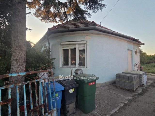 Eladó családi ház, Sajópetrin 13 M Ft, 2 szobás