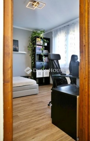 Eladó panellakás, Budapesten, XV. kerületben 86.7 M Ft, 3 szobás