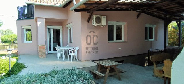 Eladó családi ház, Balatonszemesen 100 M Ft, 8 szobás