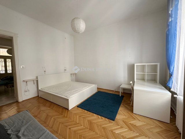 Eladó téglalakás, Budapesten, V. kerületben, Honvéd utcában