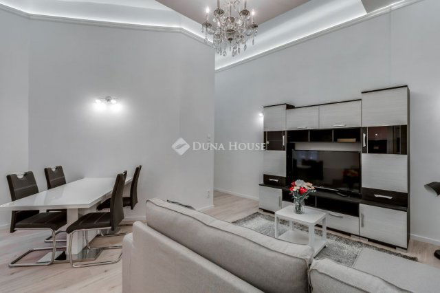 Eladó téglalakás, Budapesten, V. kerületben, Belgrád rakparton