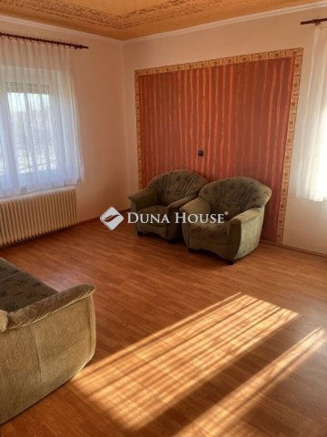 Eladó családi ház, Egyházasfaluban 62.9 M Ft, 6 szobás