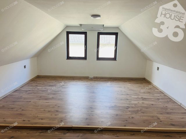 Eladó ikerház, Tolnán 79 M Ft, 9 szobás / költözzbe.hu