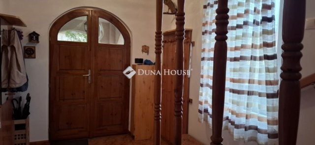 Eladó családi ház, Pécsett 149.9 M Ft, 6 szobás