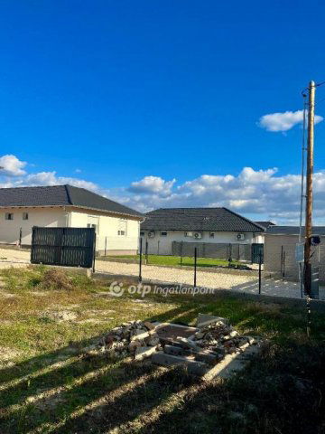 Eladó családi ház, Szigetszentmiklóson 99.9 M Ft, 5 szobás