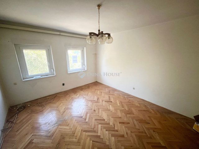 Eladó téglalakás, Székesfehérvárott 43.5 M Ft, 2 szobás