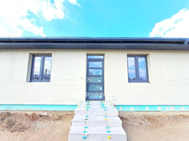 Eladó téglalakás, Kocséren 43.8 M Ft, 3 szobás