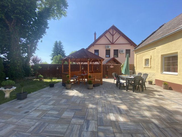 Eladó családi ház, Pécsett 79.9 M Ft, 4 szobás