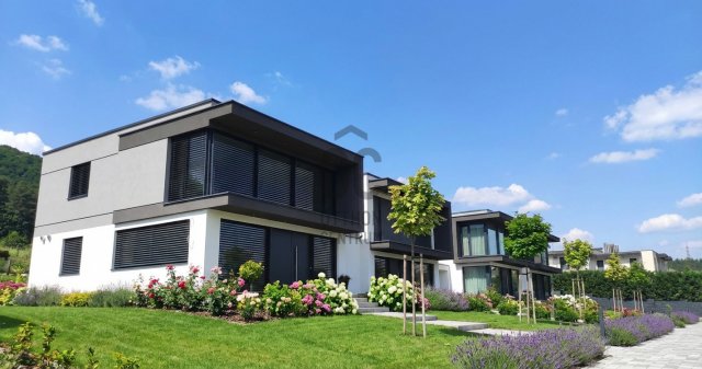 Eladó ikerház, Budapesten, III. kerületben 349 M Ft, 5 szobás