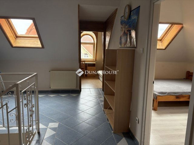 Eladó téglalakás, Debrecenben 119.9 M Ft, 4 szobás