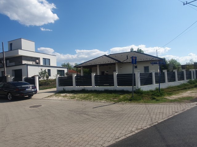 Eladó családi ház, Dunakeszin 119.999 M Ft, 3 szobás