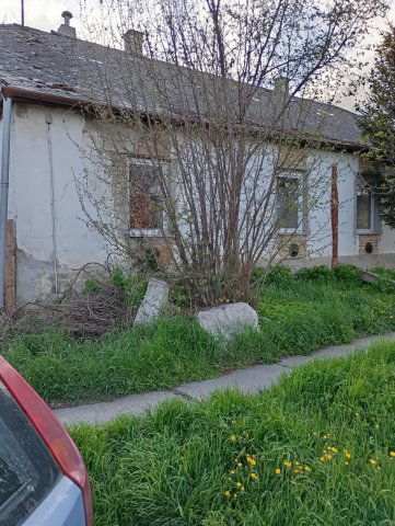 Eladó családi ház, Várdombon 24 M Ft, 5 szobás