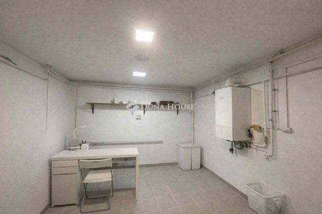 Eladó családi ház, Vecsésen 137.9 M Ft, 4 szobás