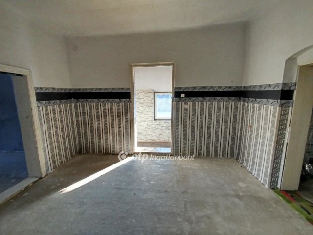 Eladó családi ház, Rádfalván 12.8 M Ft, 2 szobás
