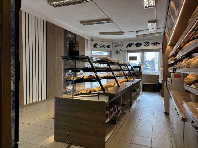 Eladó üzlethelyiség, Esztergomban, Terézia utcában 69.5 M Ft