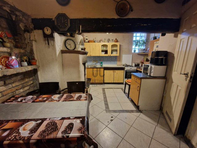 Eladó családi ház, Tatán 15.5 M Ft, 2 szobás