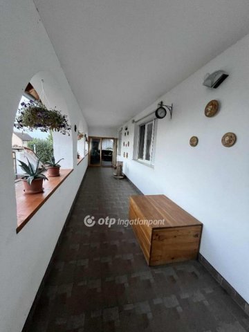 Eladó családi ház, Nagyvenyimen 149 M Ft, 7 szobás