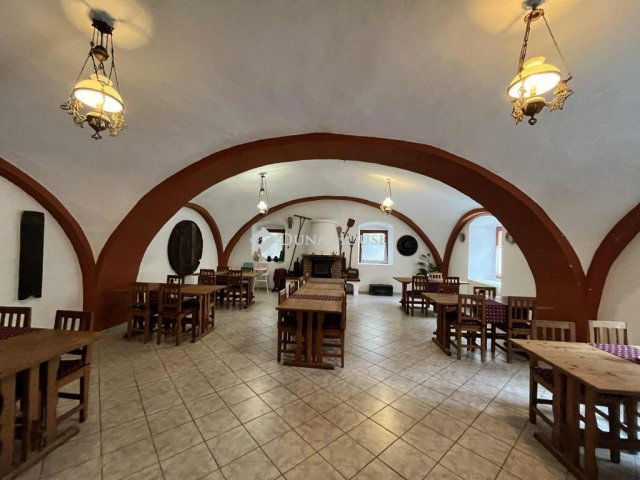 Eladó üzlethelyiség, Hőgyészen 82.55 M Ft