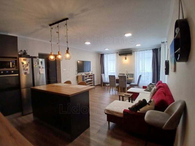 Eladó családi ház, Vámosszabadin 146.9 M Ft, 5 szobás