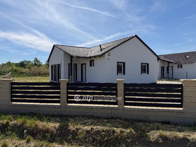 Eladó családi ház, Ráckevén 88.9 M Ft, 4 szobás