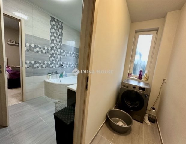 Eladó családi ház, Budapesten, XVIII. kerületben 200 M Ft