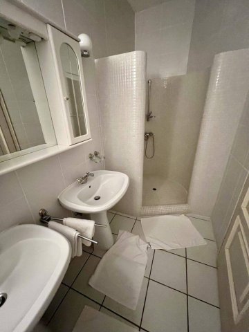 Eladó családi ház, Sukorón 850 M Ft, 10 szobás